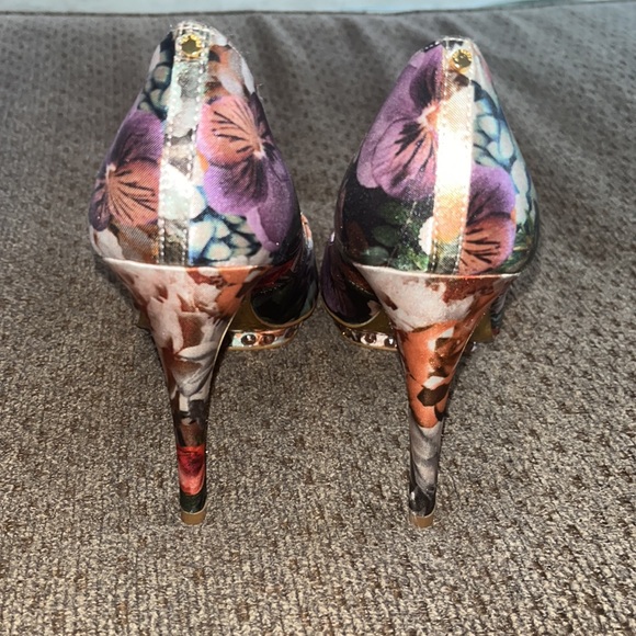 Ted Baker Svanad Green Satin Floral Leather
Peep Toe Pumps 37 - Picture 6 of 7